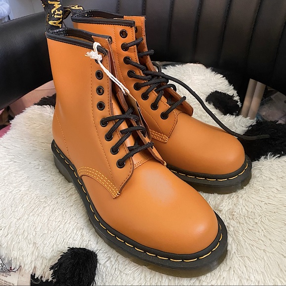 Dr. Martens Shoes - Dr. Doc Marten 1460 Boots